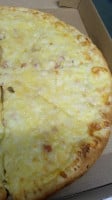 Henrie's Pizza food