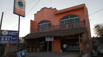 Mariscos Gutierrez outside