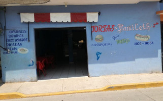 Tortas Yamileth outside