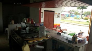 Burelos Burger inside