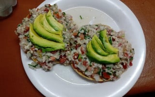 Mariscos El Burritas food