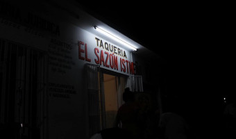 Taquería El Sazón outside