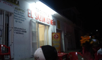 Taquería El Sazón outside