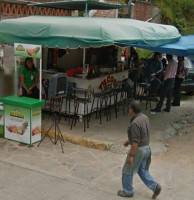 Tacos El Men outside