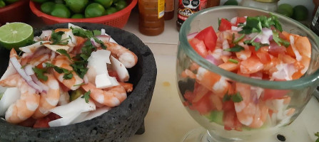 Mariscos El Puente food