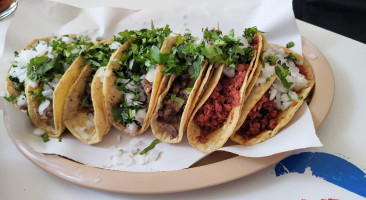 Taquería Lomas (don Cuco) food