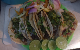 Tacos Los Sixtos food