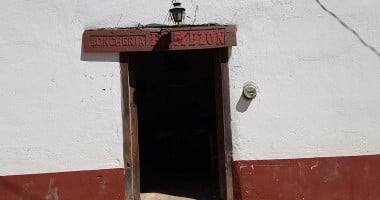 Lonchería El Mezón outside