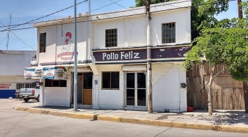 Pollo Feliz outside