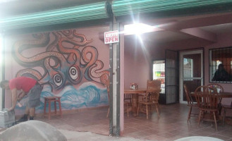 Mariscos M&m outside