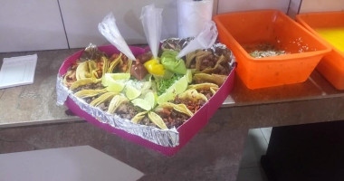 Tacos Y Parrilladas Cuahutemoc food