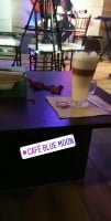 Café Blue Moon inside