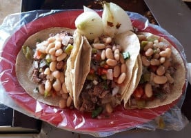 Taquería Los Zodilla food