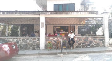 Ohana Frappe Snacks outside