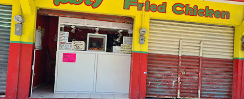 Tasty Fried Chicken En Altamira outside