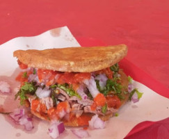 Deliciosas Carnitas Gordit@s food