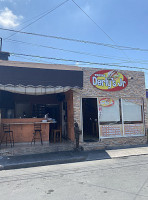 Derlys Jr (tortas Y Tacos) outside