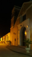 Luna De Mompox outside