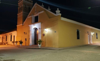 Luna De Mompox outside