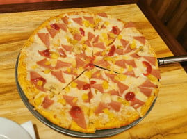 Vittorio’s Pizza food