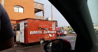 Burritos La Herradura outside