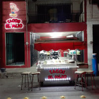 Tacos El Mijo outside