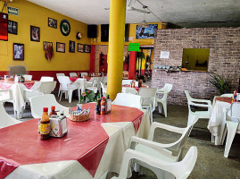 Mariscos El Chayas inside