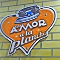 Amor A La Plancha logo