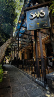 Saks - San Angel outside