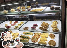 Carlotta Y Cafetería Guru