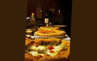 Ollie's Brick Oven Pizza Dentro