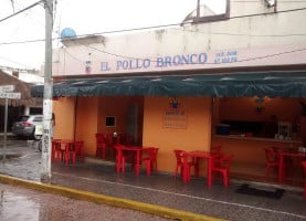 Pollo Bronco outside