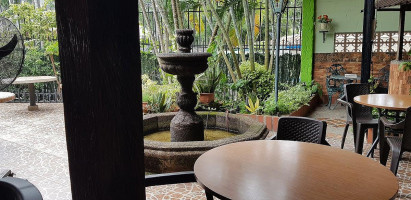 El Oasis outside