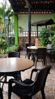 El Oasis inside