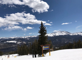 Mezcaleria La Surreal Exterior