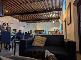 Moka Restaurant Cafe Dentro