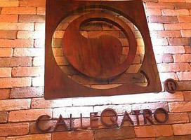 Calle Quatro inside