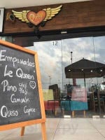 Pica Pollo Comedor La Plana outside