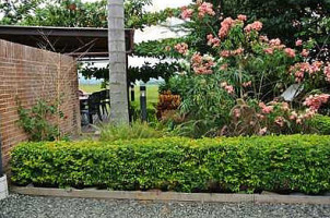 Pizzas Piccolo Cerritos outside