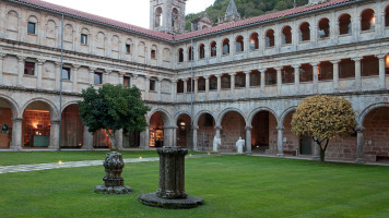 El Portal de Belen outside