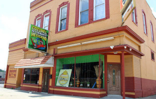 El Ausubo outside