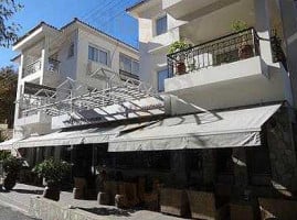 Sikwa outside