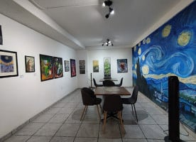 Café Bruné inside