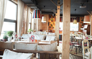 Charly Pizza San Cristobal inside