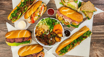 Monas Fun & Food food