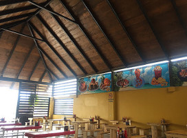 Armando Mariscos Suc. Miguel Aleman. inside