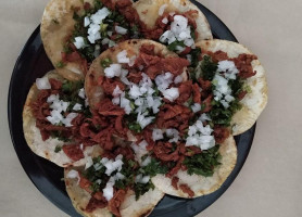 Taquería Y Snacks Los Trompos food