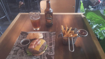 The Grill Station Burger Minuman