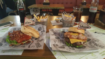 The Grill Station Burger Minuman