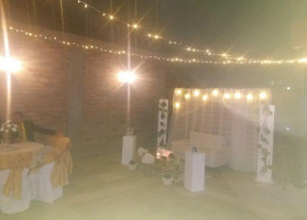 Status Restaurant inside